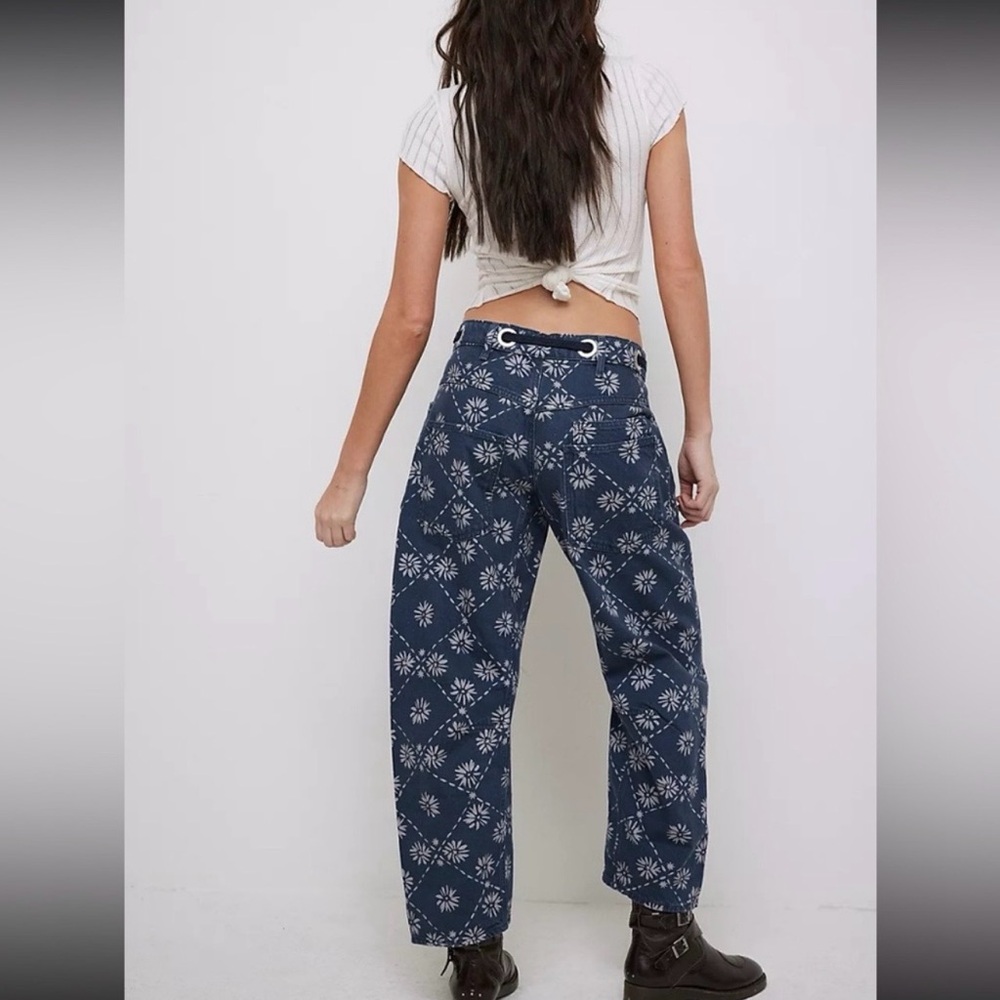 We The Free Moxie Printed Low-Slung Barrel Jeans by Free People Size 27 - Picture 3 of 6